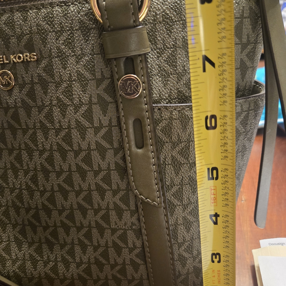 Michael Kors Olive Green Signature Tote Bag With Matching Phone Wallet - Picture 6 of 13